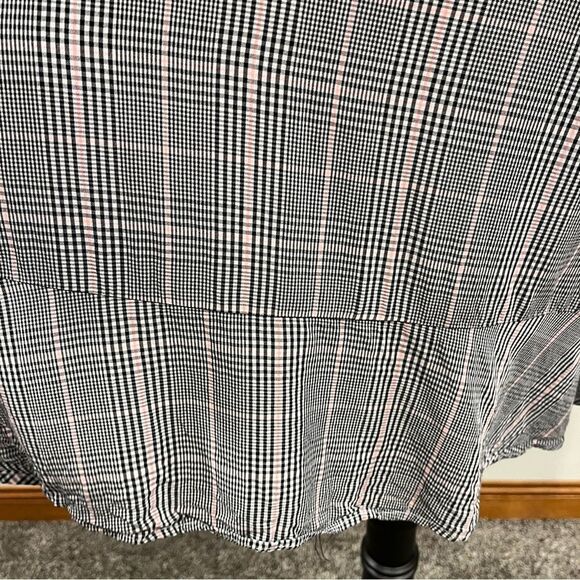 Old Navy Plaid long sleeve knee length Dress - Picture 5 of 12